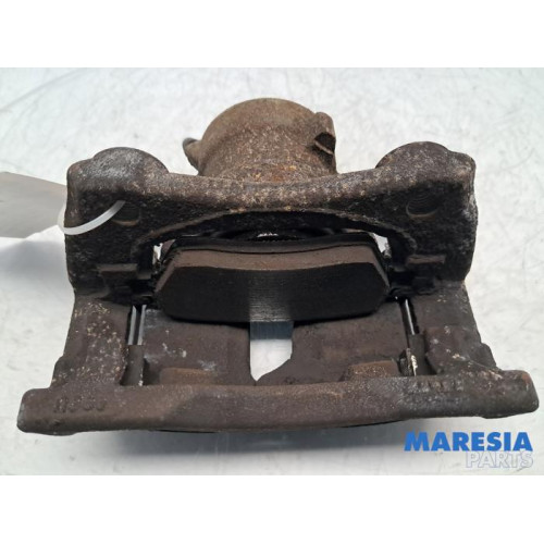 Renault - Clio - Front brake calliper, left