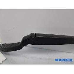 Renault - Clio - Front wiper arm