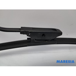 Renault - Clio - Front wiper arm