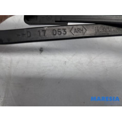 Renault - Clio - Front wiper arm