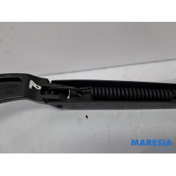 Renault - Clio - Front wiper arm