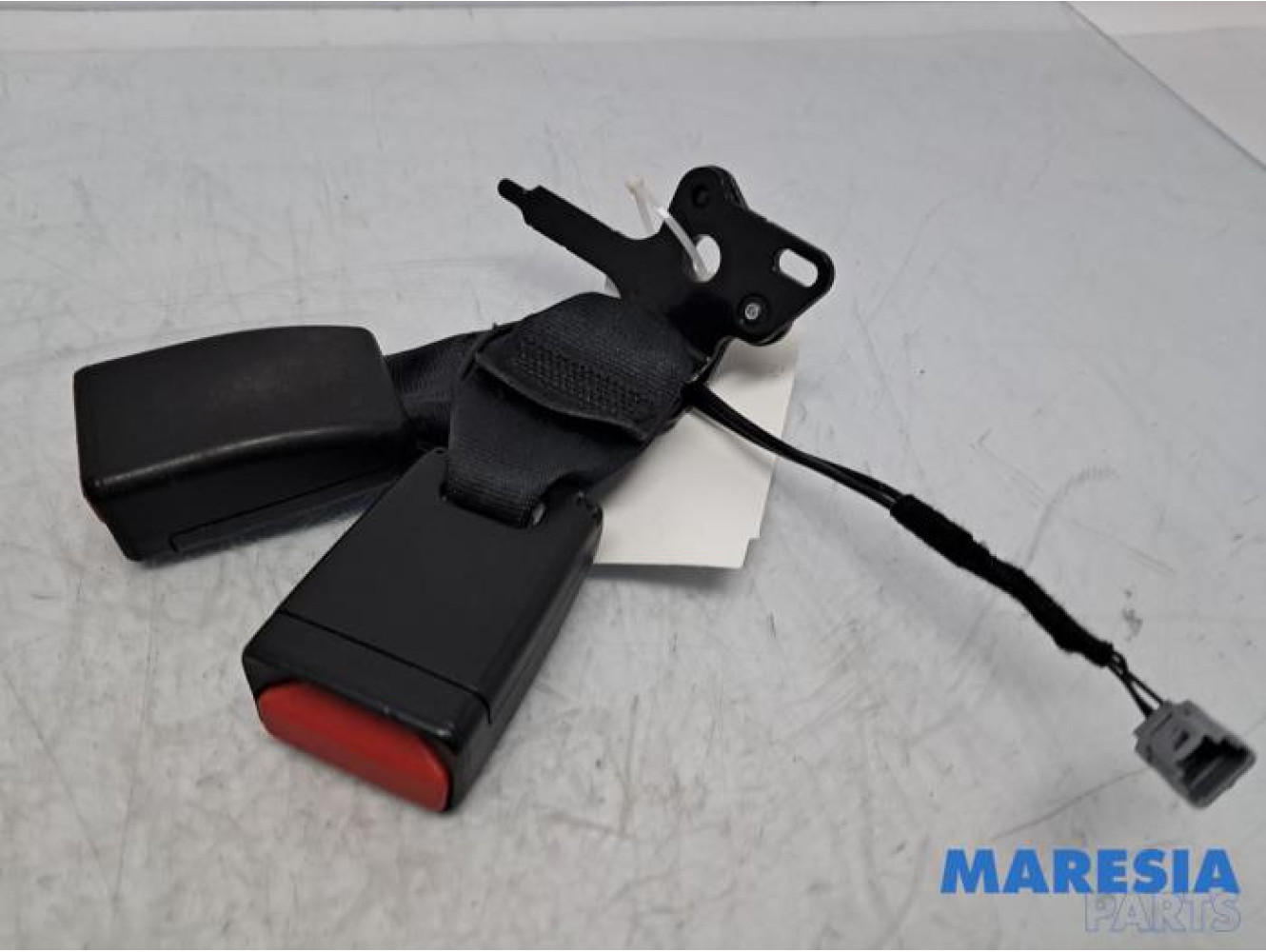 Renault - Clio - Rear seatbelt buckle, right