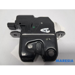 Renault - Clio - Tailgate lock mechanism