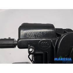 Renault - Clio - Tailgate lock mechanism