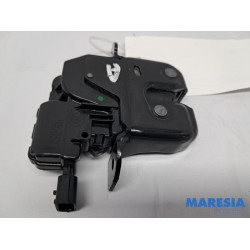 Renault - Clio - Tailgate lock mechanism