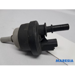 Renault - Clio - Vacuum valve