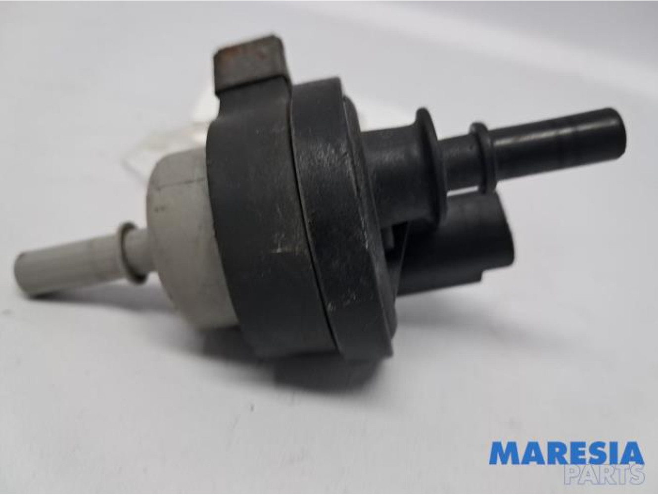 Renault - Clio - Vacuum valve