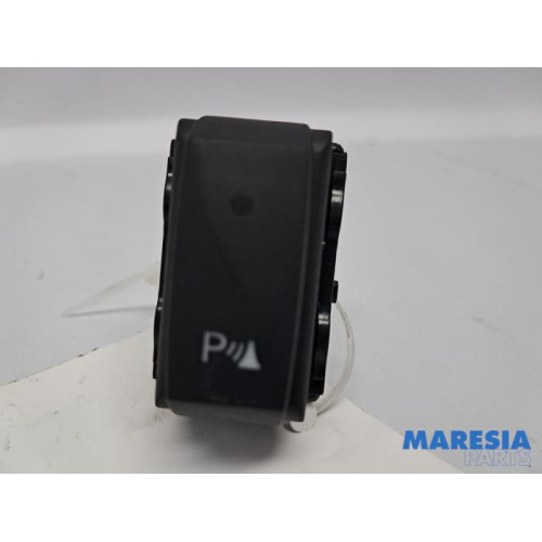 Renault - Clio - PDC switch