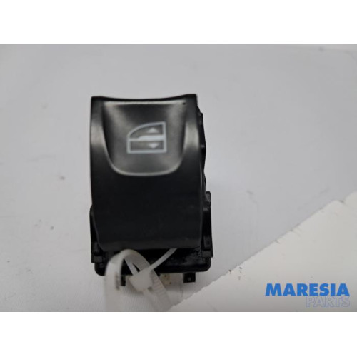Renault - Clio - Electric window switch