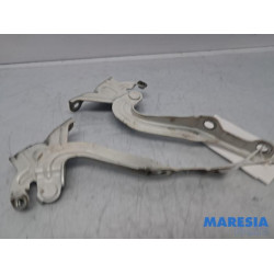 Opel - Karl - Bonnet Hinge