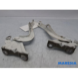 Opel - Karl - Bonnet Hinge
