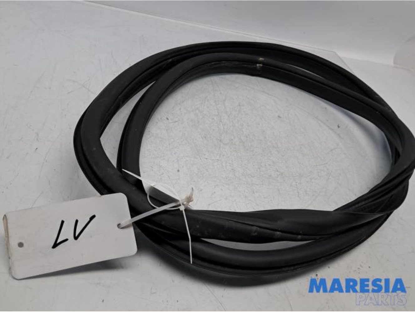 Alfa Romeo - Giulia - Front door seal 4-door, left