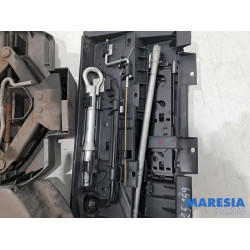 Peugeot - 5008 - Krikset + reservewiel