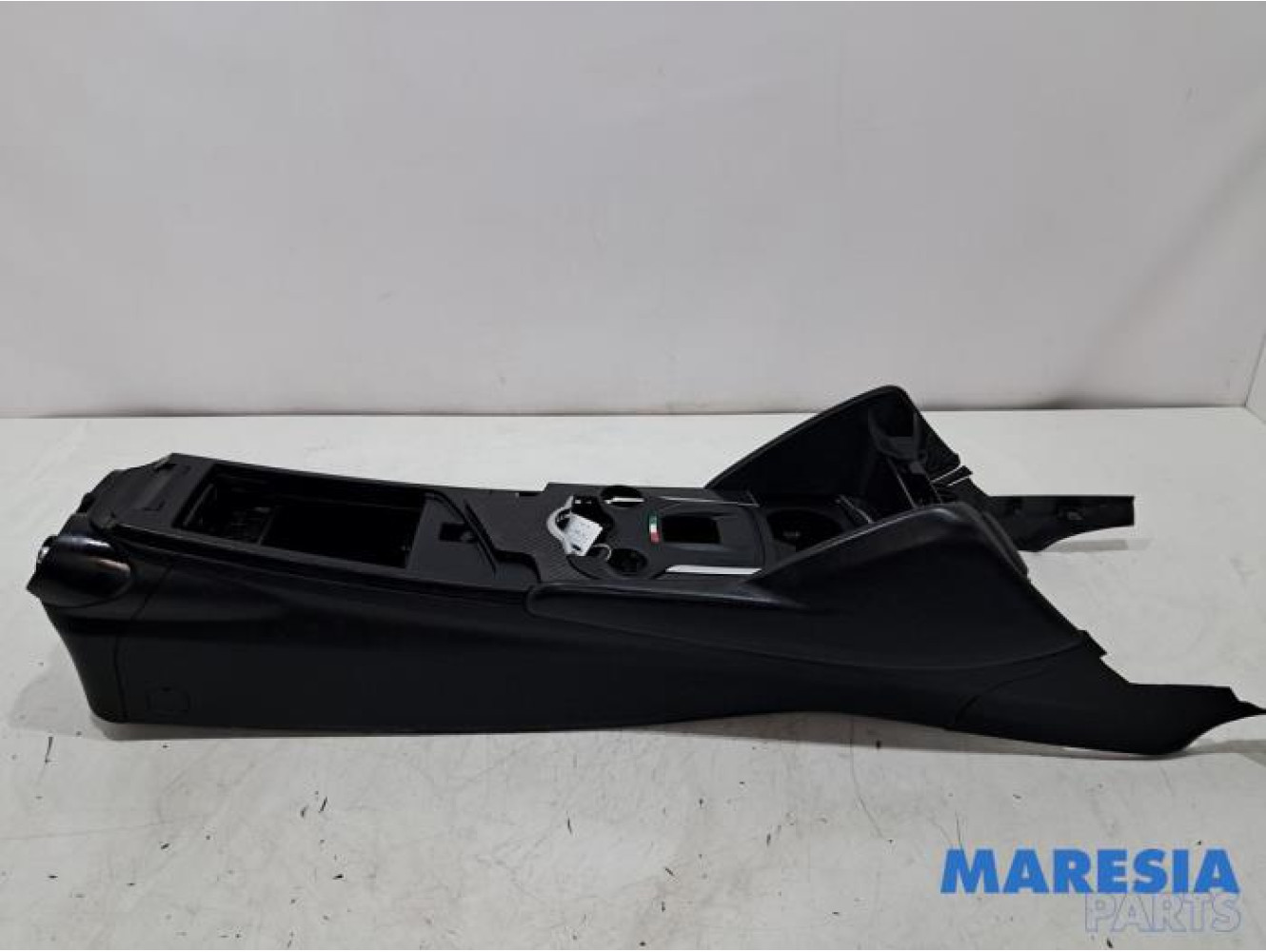 Alfa Romeo - Giulia - Middle console