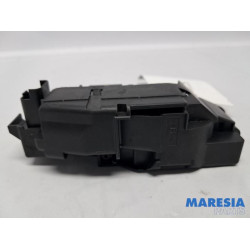 Peugeot - 308 - Tailgate lock mechanism