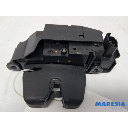 Peugeot - 308 - Tailgate lock mechanism