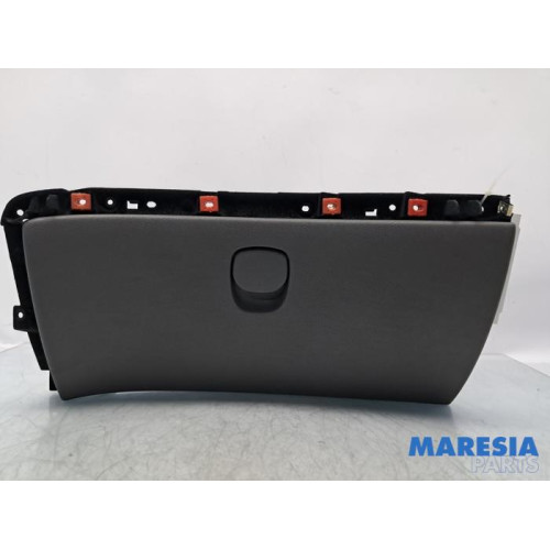 Alfa Romeo - Brera - Glovebox