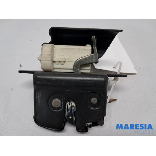 Alfa Romeo - Brera - Tailgate lock mechanism