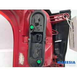 Peugeot - 5008 - Feu arrière droit