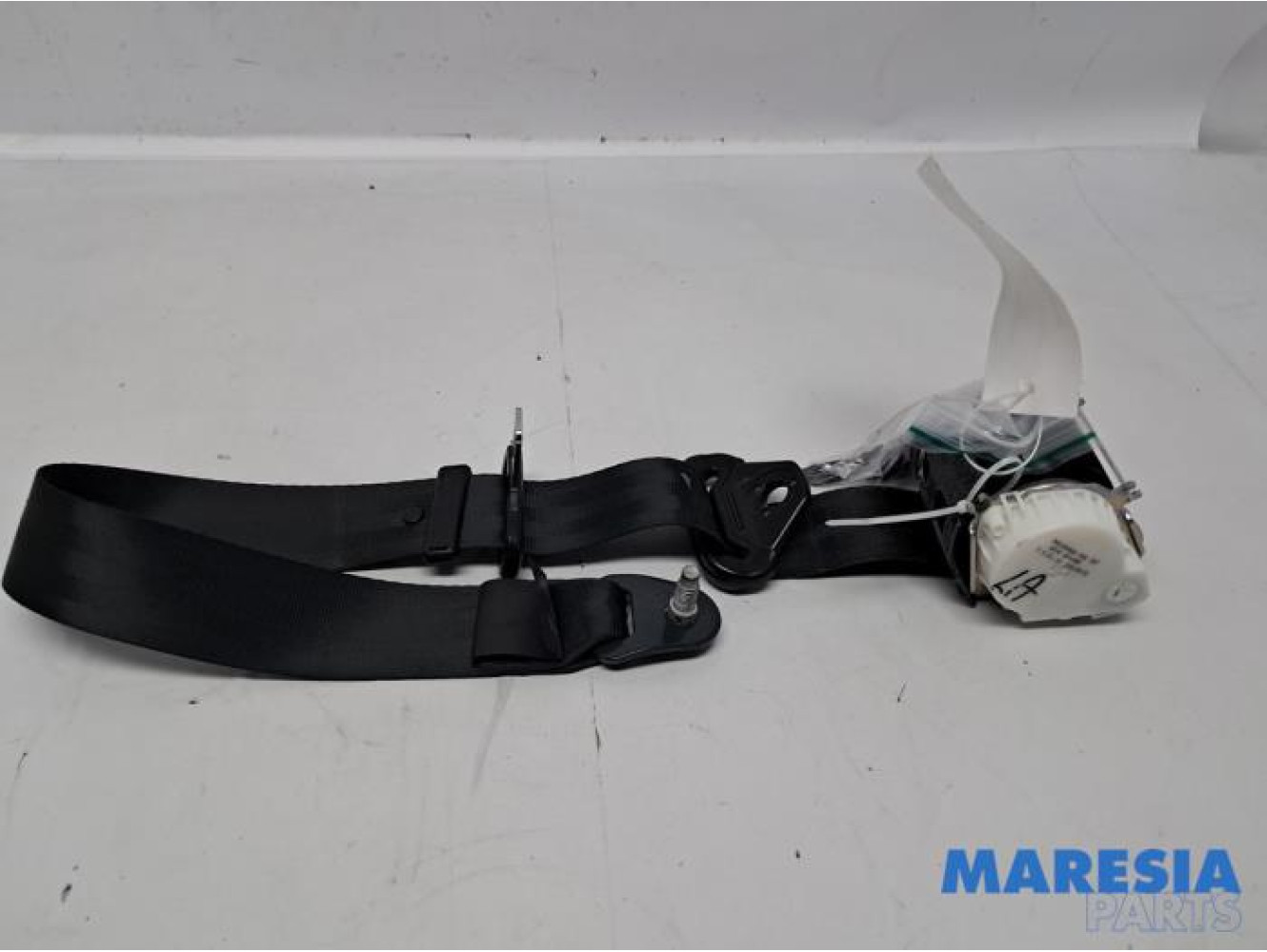Peugeot - 5008 - Rear seatbelt, left