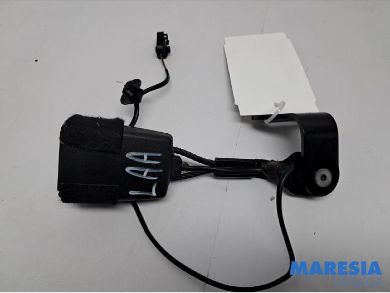 Peugeot - 5008 - Rear seatbelt buckle, left