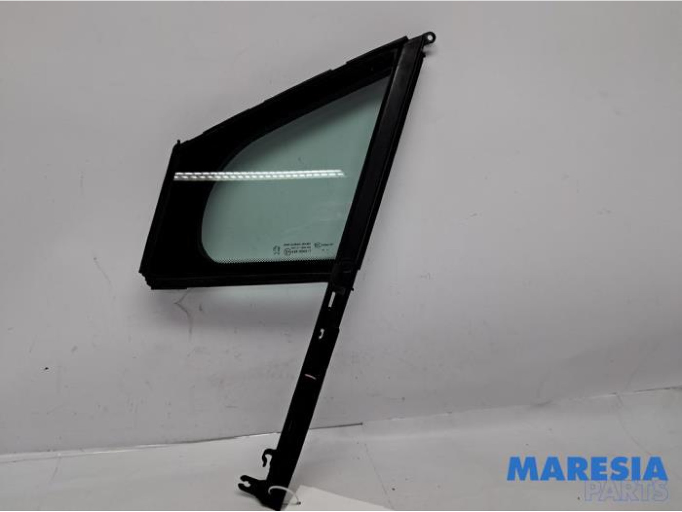 Peugeot - 5008 - Quarter light, front left