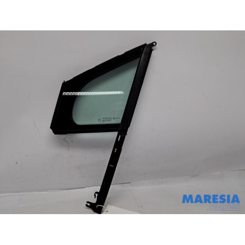 Peugeot - 5008 - Quarter light, front left