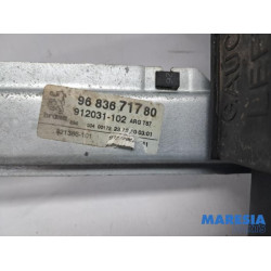 Peugeot - 5008 - Rear door window mechanism 4-door, left