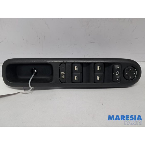 Peugeot - 5008 - Multi-functional window switch