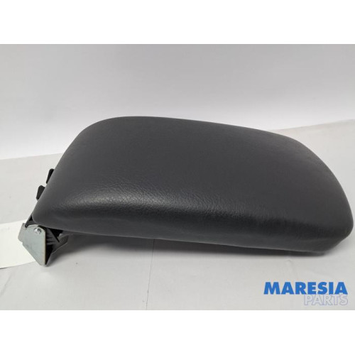 Peugeot - 308 - Armrest