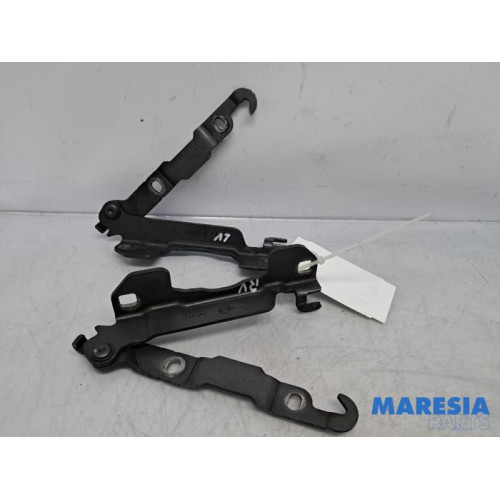 Alfa Romeo - Brera - Bonnet Hinge