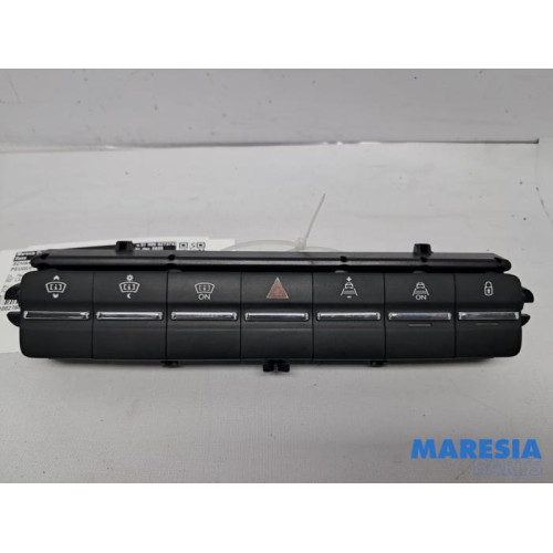 Peugeot - 5008 - Switch