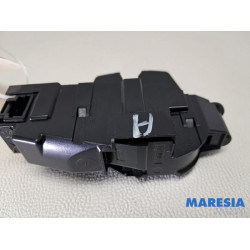 Peugeot - 308 - Tailgate lock mechanism