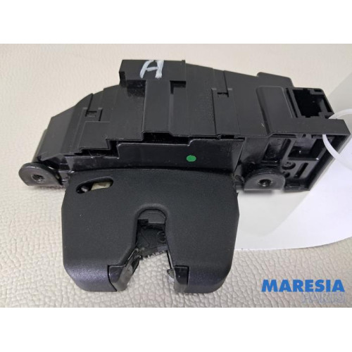 Peugeot - 308 - Tailgate lock mechanism