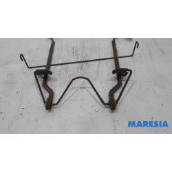 Renault - Trafic - Aufhängemechanik Reserverad