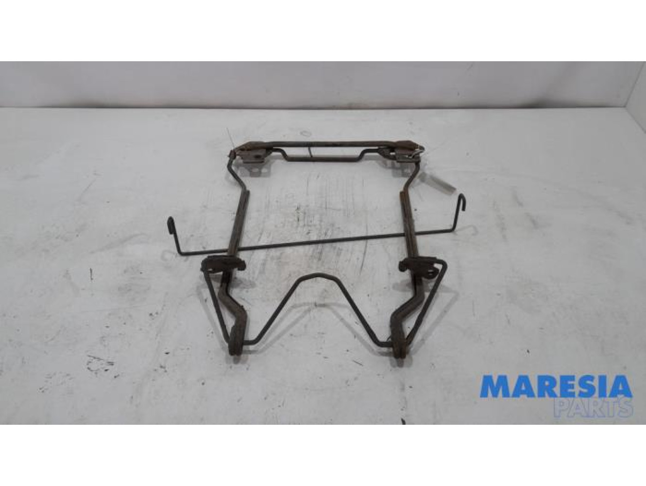 Renault - Trafic - Aufhängemechanik Reserverad