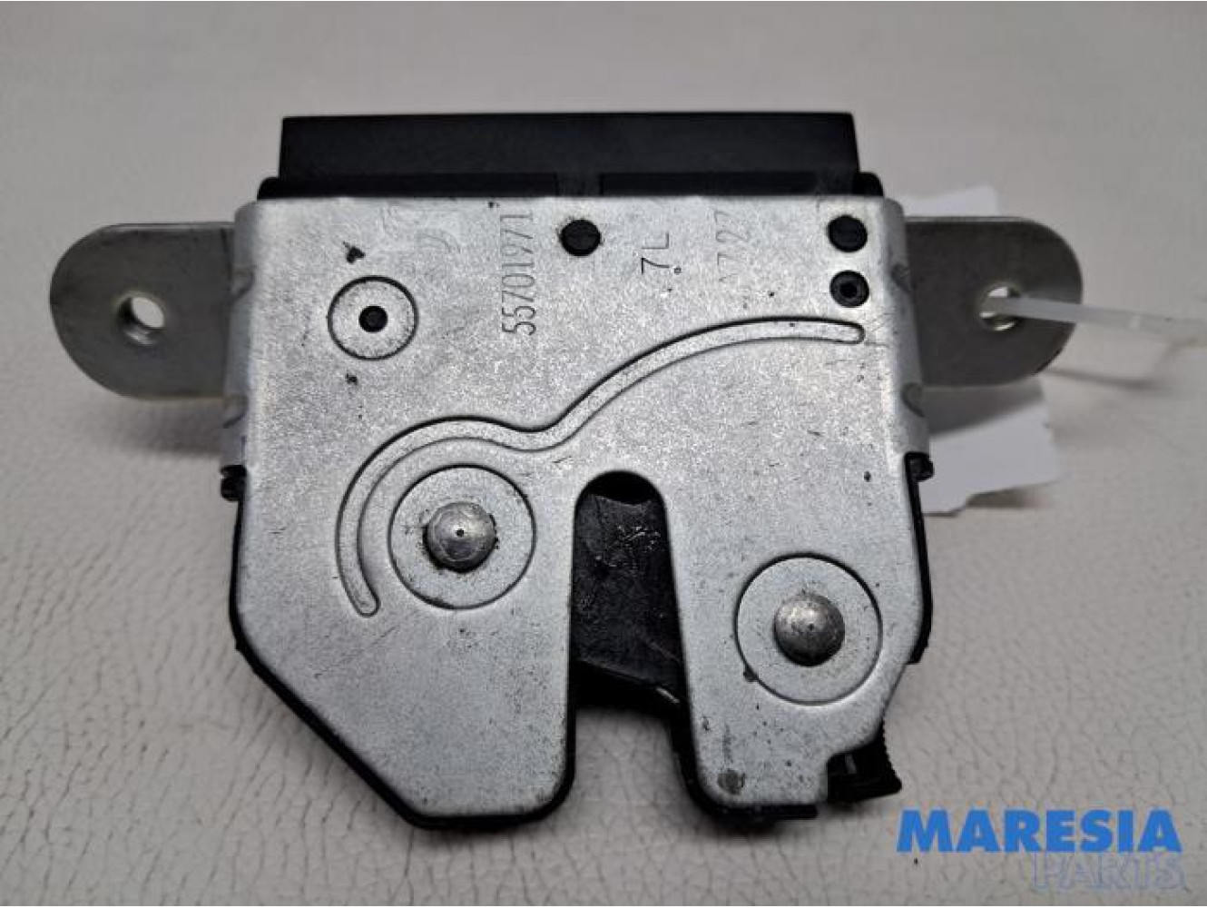 Fiat - 500 - Tailgate lock mechanism