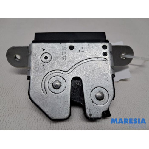 Fiat - 500 - Tailgate lock mechanism