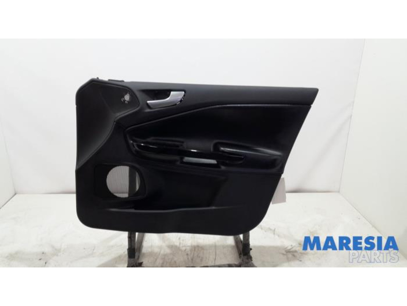 Alfa Romeo - Giulietta - Front door trim 4-door, right