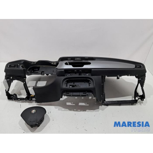 Alfa Romeo - Giulietta - Airbag set + dashboard