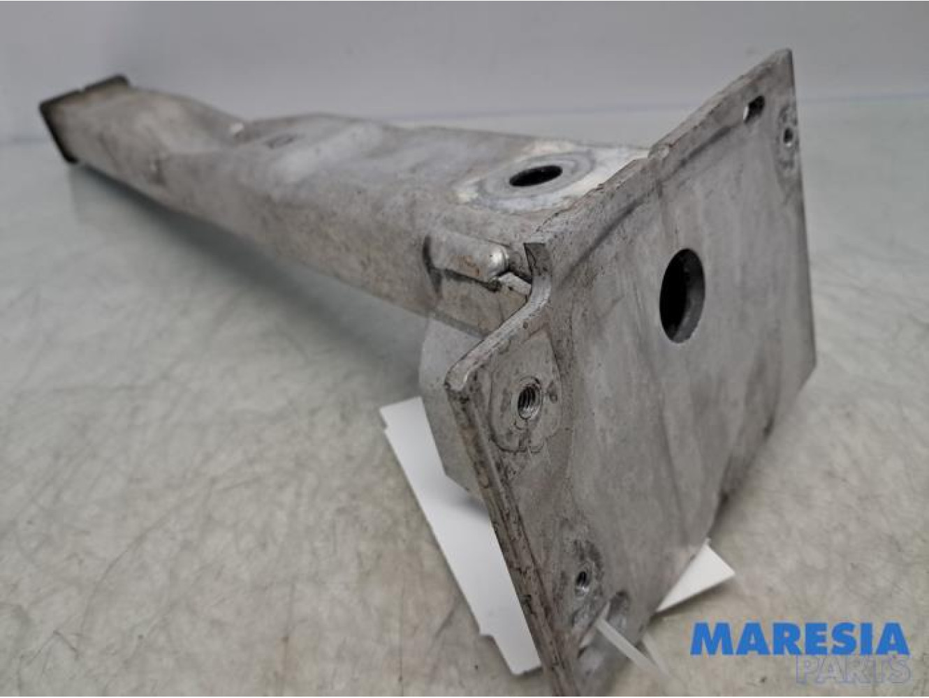 Peugeot - 5008 - Front part support