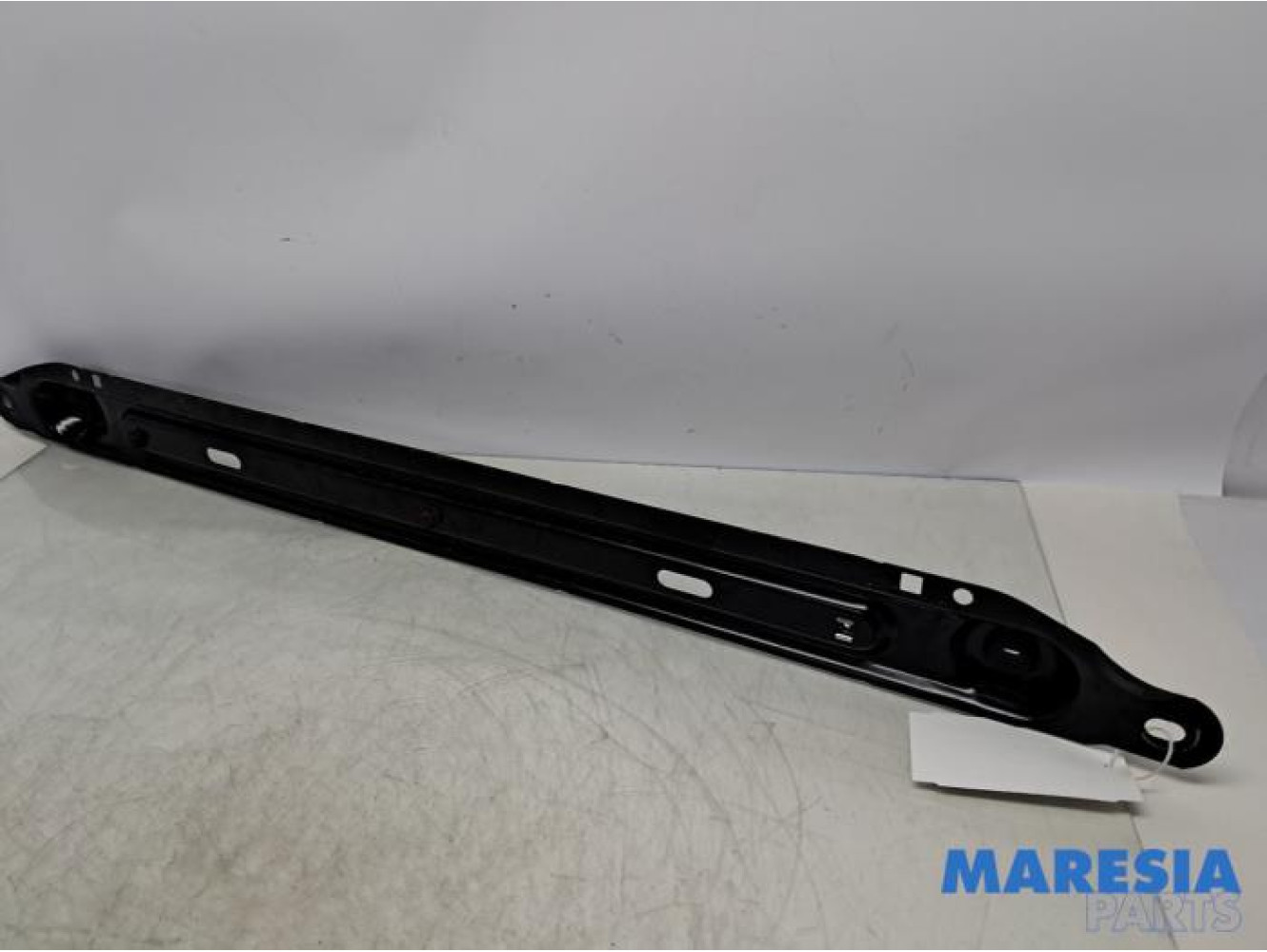 Peugeot - 5008 - Barre radiateur