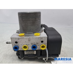 Peugeot - 5008 - ABS Pomp