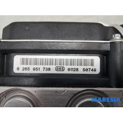 Peugeot - 5008 - ABS Pomp