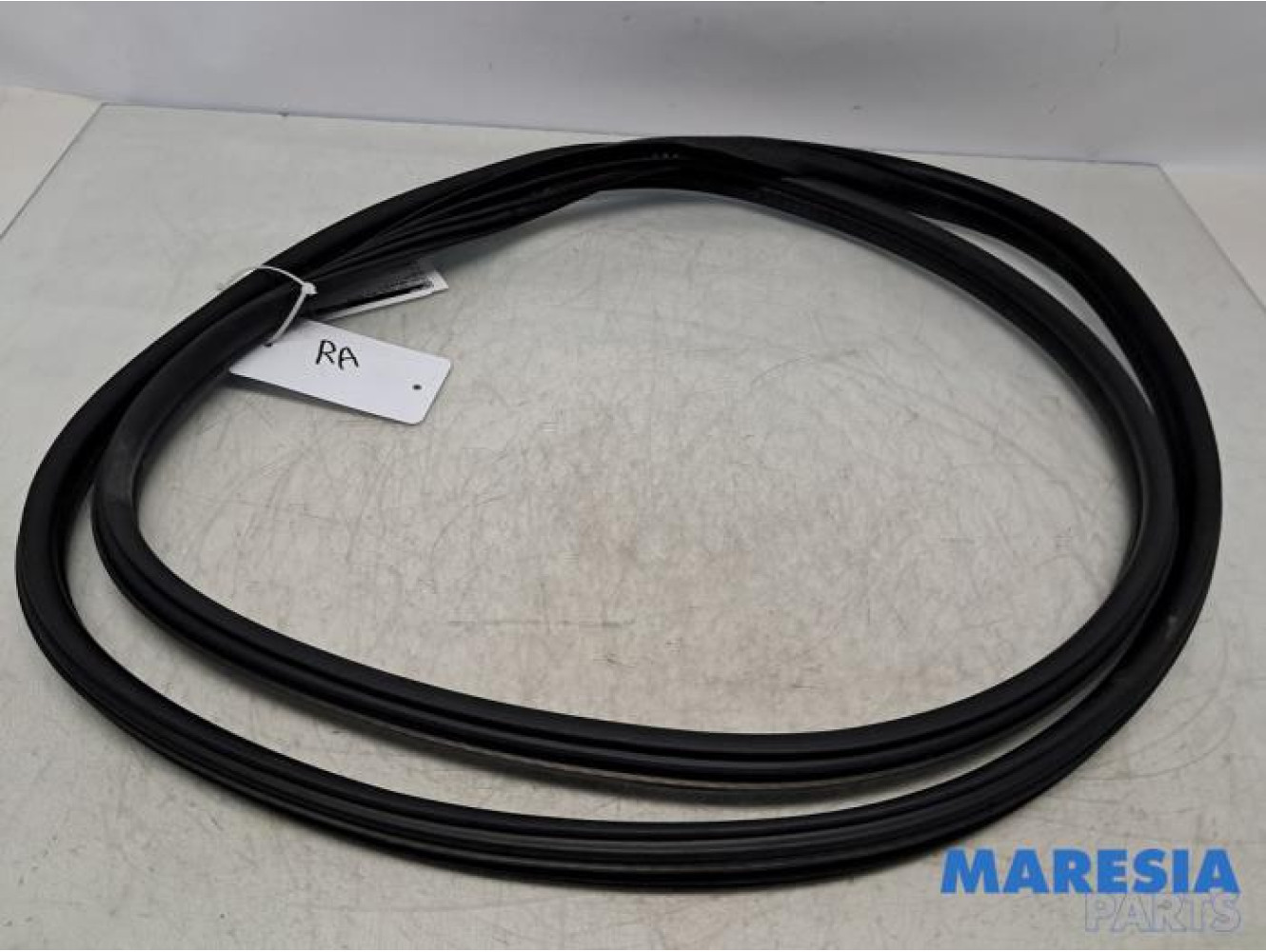 Peugeot - 5008 - Rear door seal 4-door, left