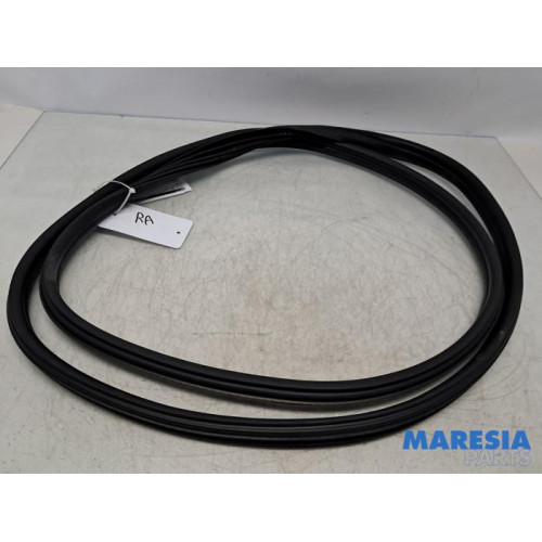 Peugeot - 5008 - Rear door seal 4-door, left
