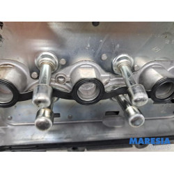 Renault - Clio - Rocker cover