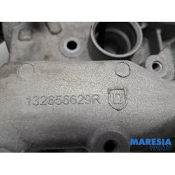 Renault - Clio - Rocker cover