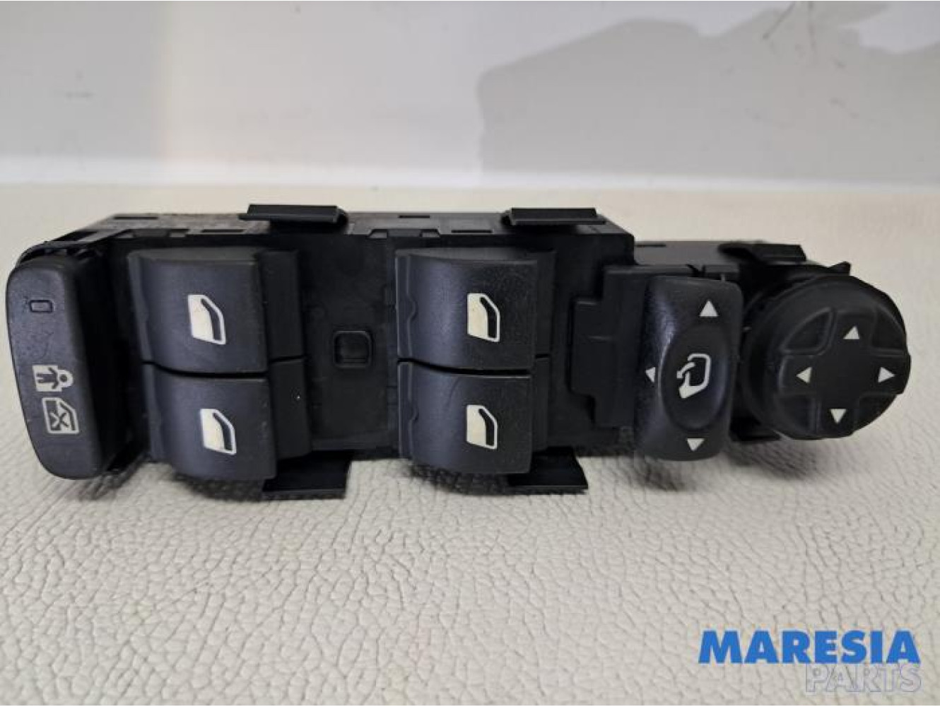 Peugeot - 5008 - Multi-functional window switch
