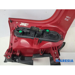 Peugeot - 5008 - Taillight, right